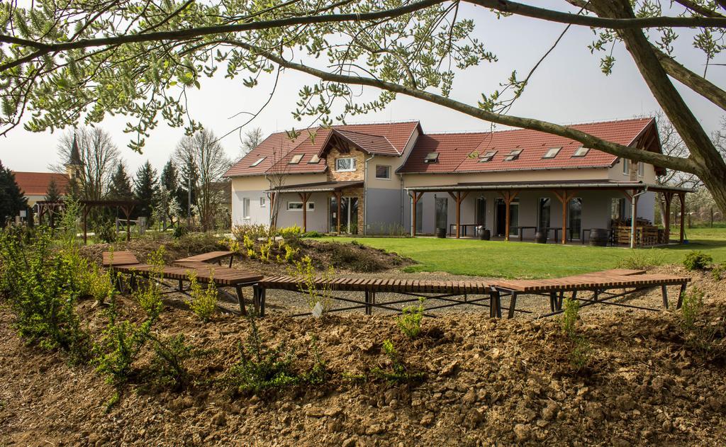 Horpacsi Europa Piheno Koezpont Hotel Luaran gambar